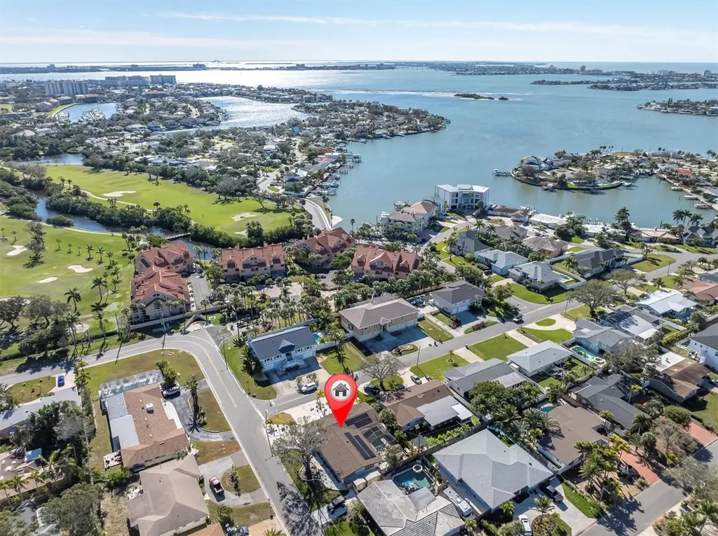 6400 Mockingbird Way S St Petersburg FL 33707