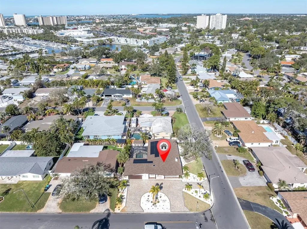 6400 Mockingbird Way S St Petersburg FL 33707