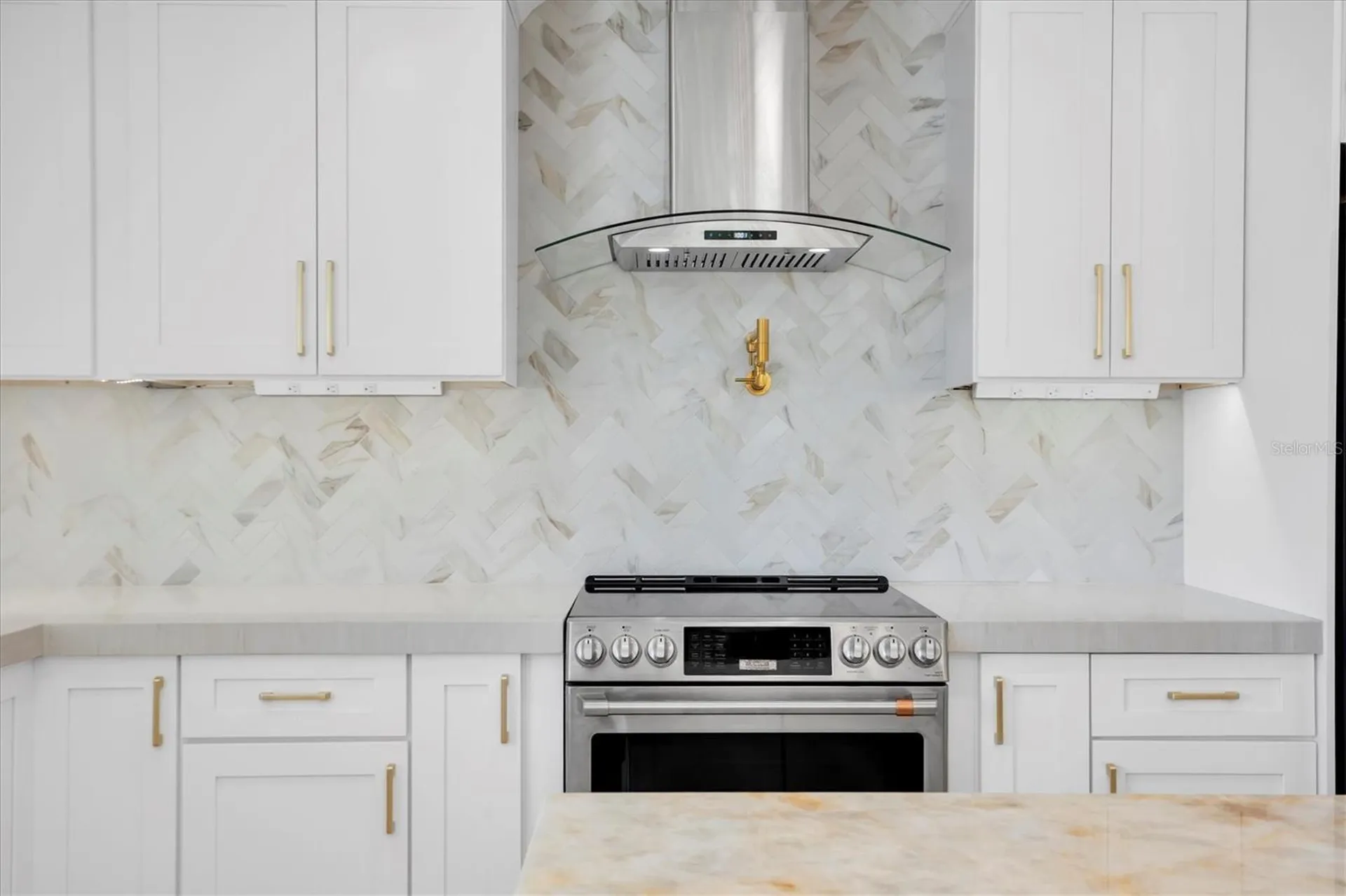 6400 Mockingbird Way S St Petersburg FL 33707