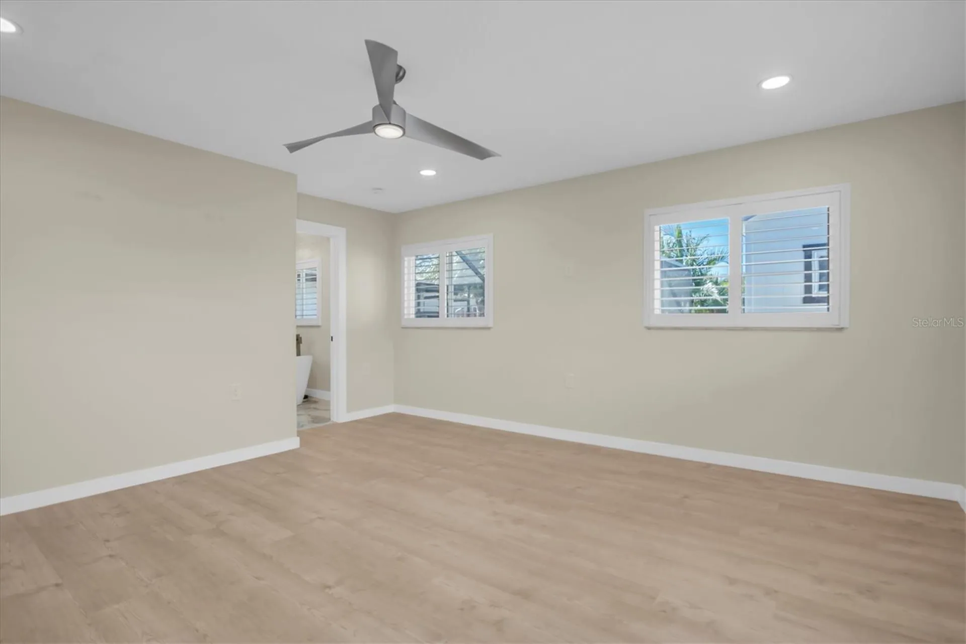 6400 Mockingbird Way S St Petersburg FL 33707
