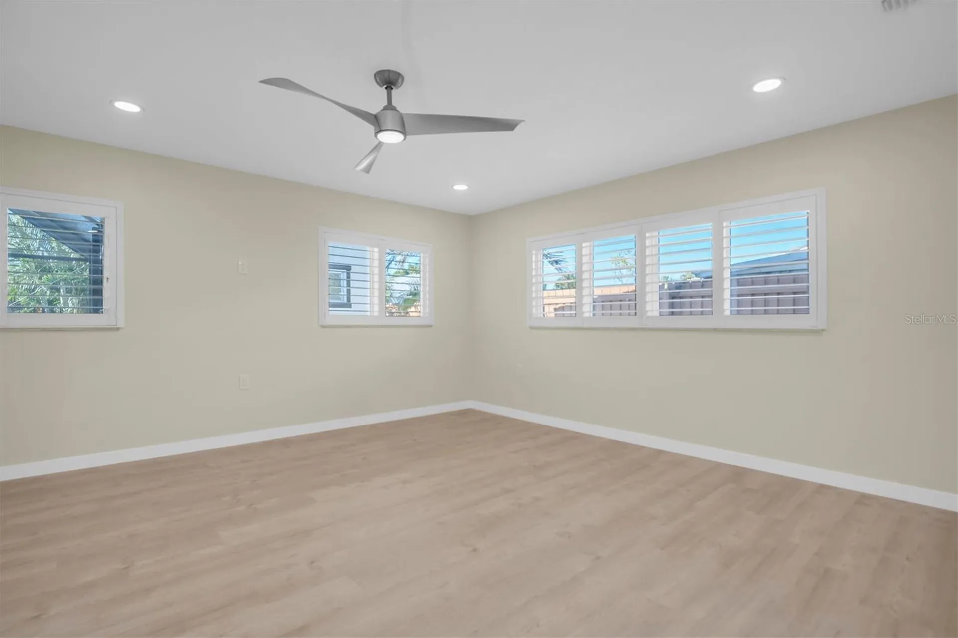 6400 Mockingbird Way S St Petersburg FL 33707