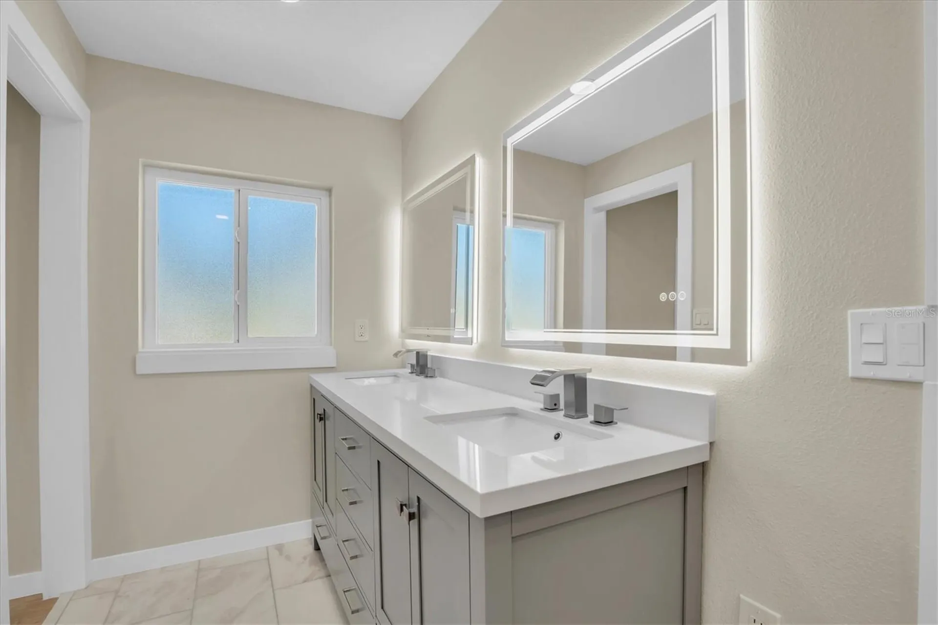 6400 Mockingbird Way S St Petersburg FL 33707