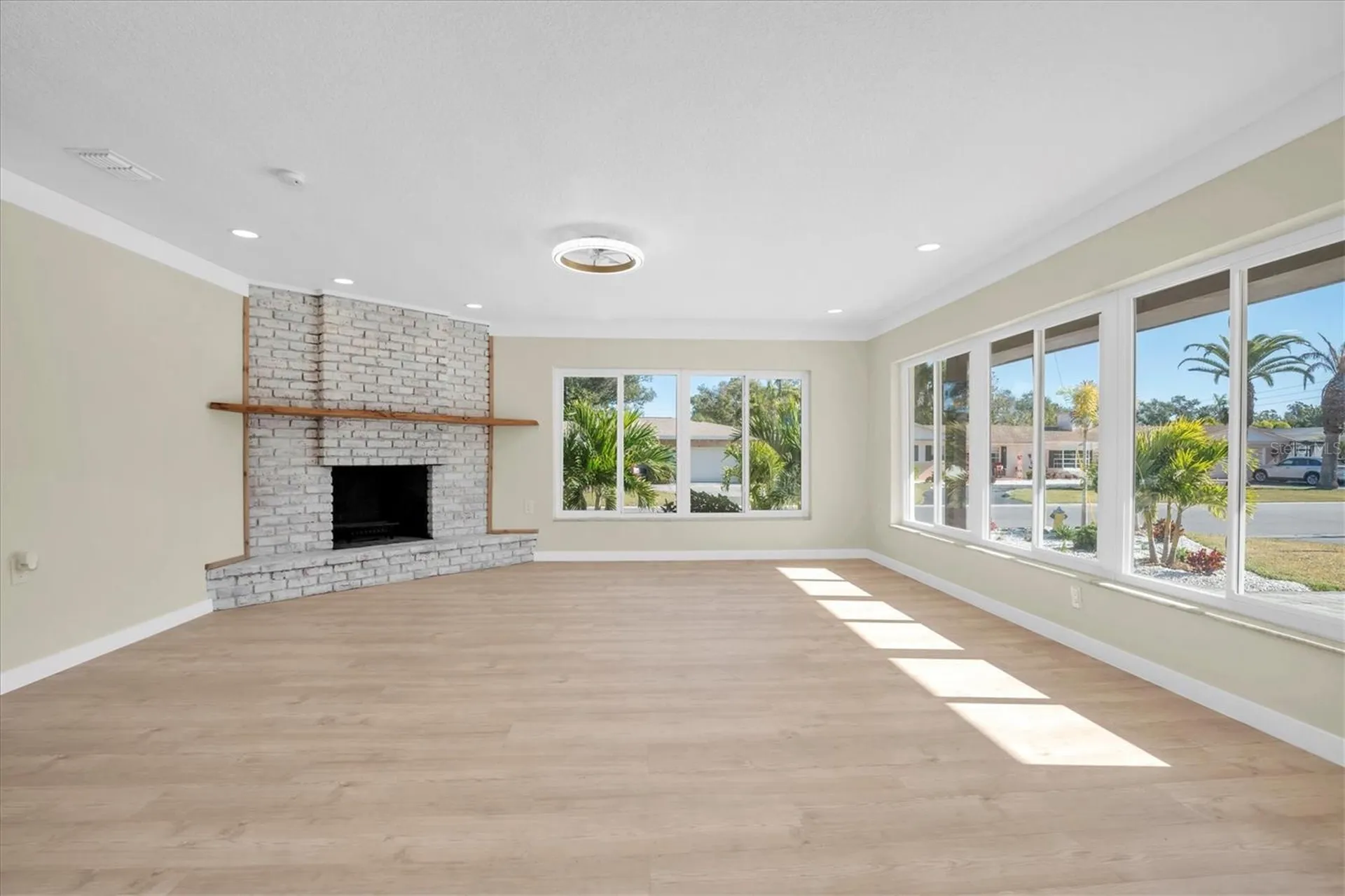 6400 Mockingbird Way S St Petersburg FL 33707