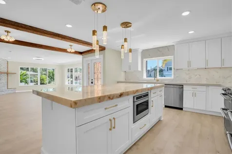 6400 Mockingbird Way S St Petersburg FL 33707