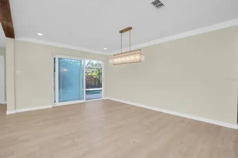 6400 Mockingbird Way S St Petersburg FL 33707