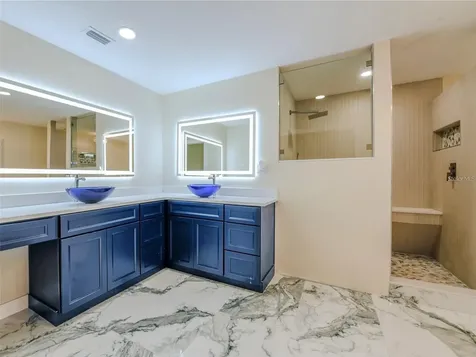 6400 Mockingbird Way S St Petersburg FL 33707