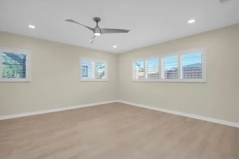 6400 Mockingbird Way S St Petersburg FL 33707