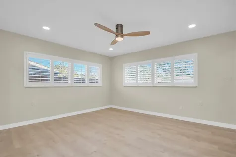 6400 Mockingbird Way S St Petersburg FL 33707