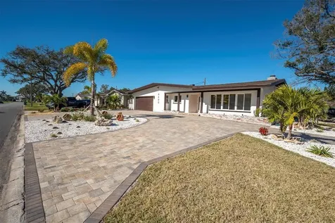 6400 Mockingbird Way S St Petersburg FL 33707