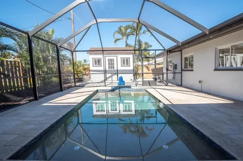 6400 Mockingbird Way S St Petersburg FL 33707