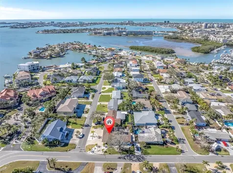 6400 Mockingbird Way S St Petersburg FL 33707