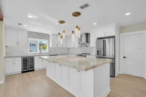 6400 Mockingbird Way S St Petersburg FL 33707