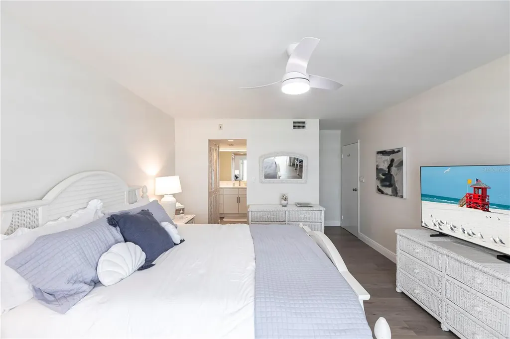 1055 W Peppertree Drive Sarasota FL 34242