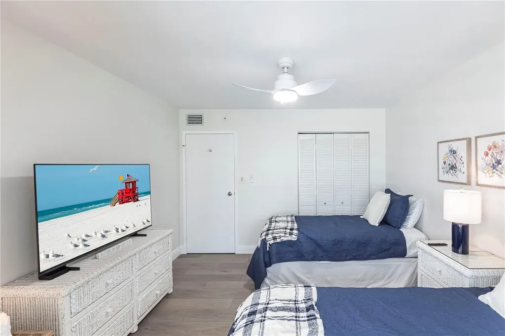 1055 W Peppertree Drive Sarasota FL 34242