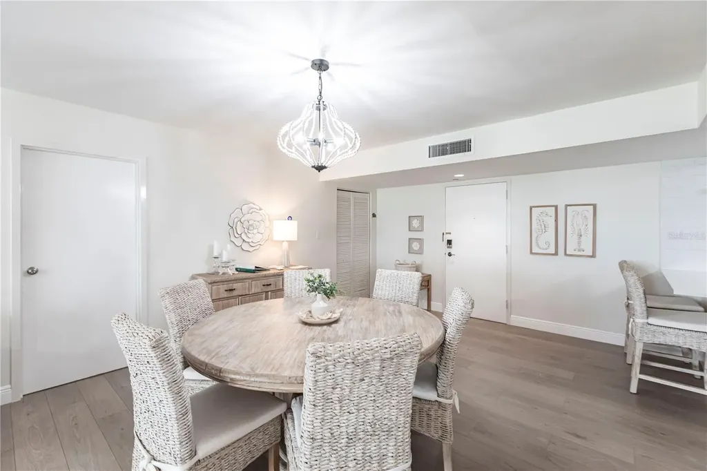 1055 W Peppertree Drive Sarasota FL 34242
