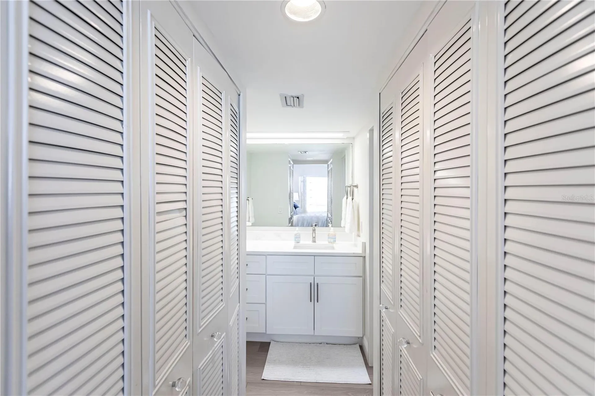 1055 W Peppertree Drive Sarasota FL 34242