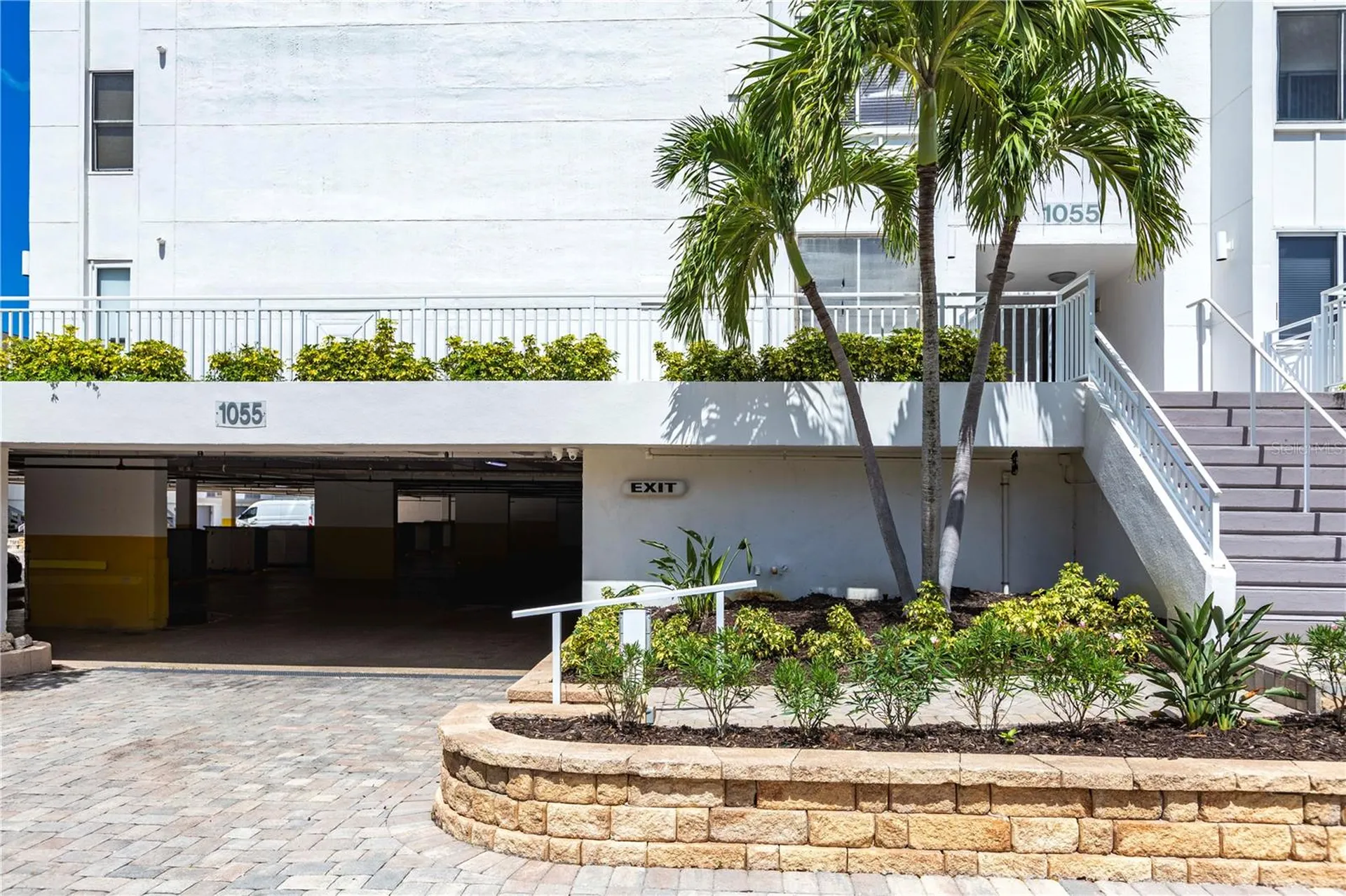 1055 W Peppertree Drive Sarasota FL 34242