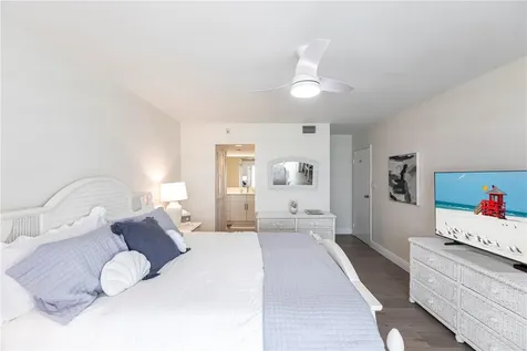 1055 W Peppertree Drive Sarasota FL 34242