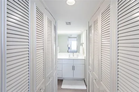 1055 W Peppertree Drive Sarasota FL 34242