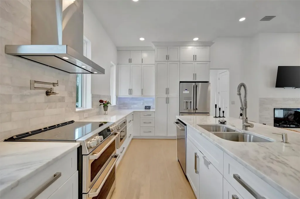 916 Highland Street Sarasota FL 34234