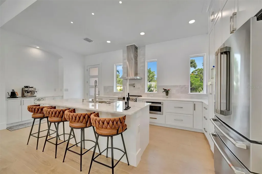 916 Highland Street Sarasota FL 34234