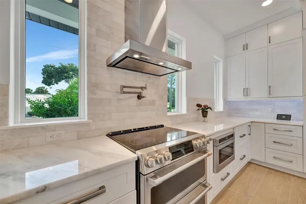 916 Highland Street Sarasota FL 34234