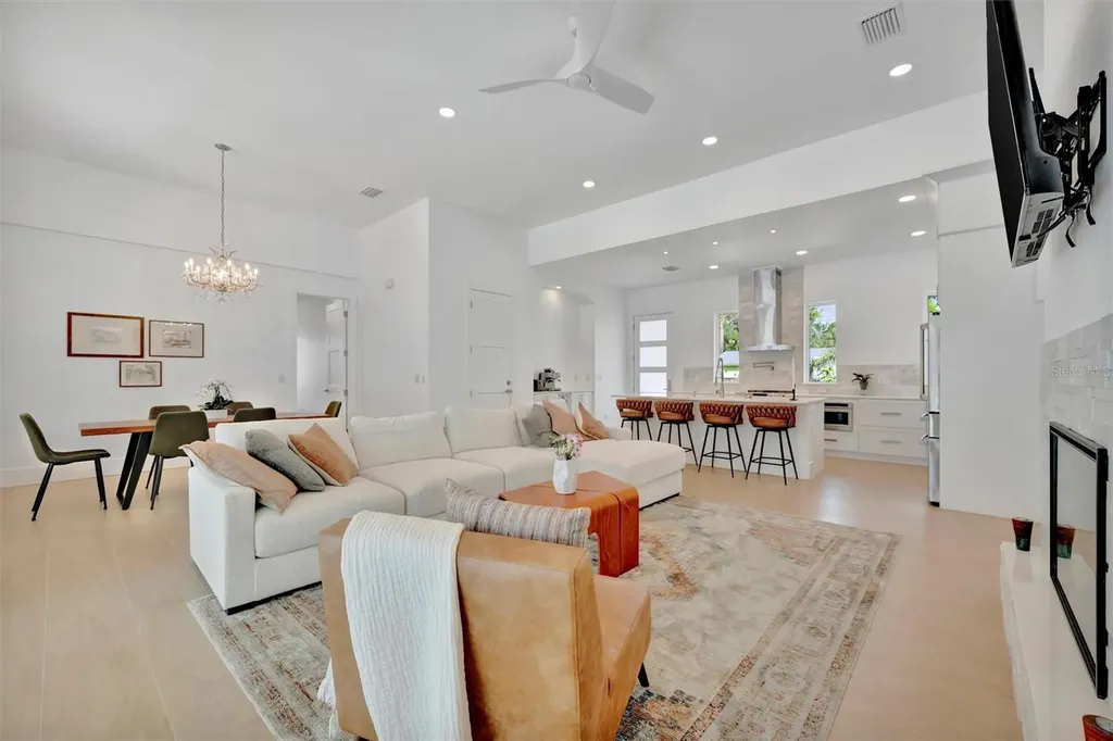 916 Highland Street Sarasota FL 34234