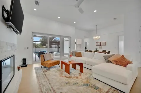 916 Highland Street Sarasota FL 34234