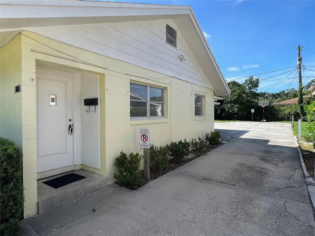 696 Avenue C SE Winter Haven FL 33880