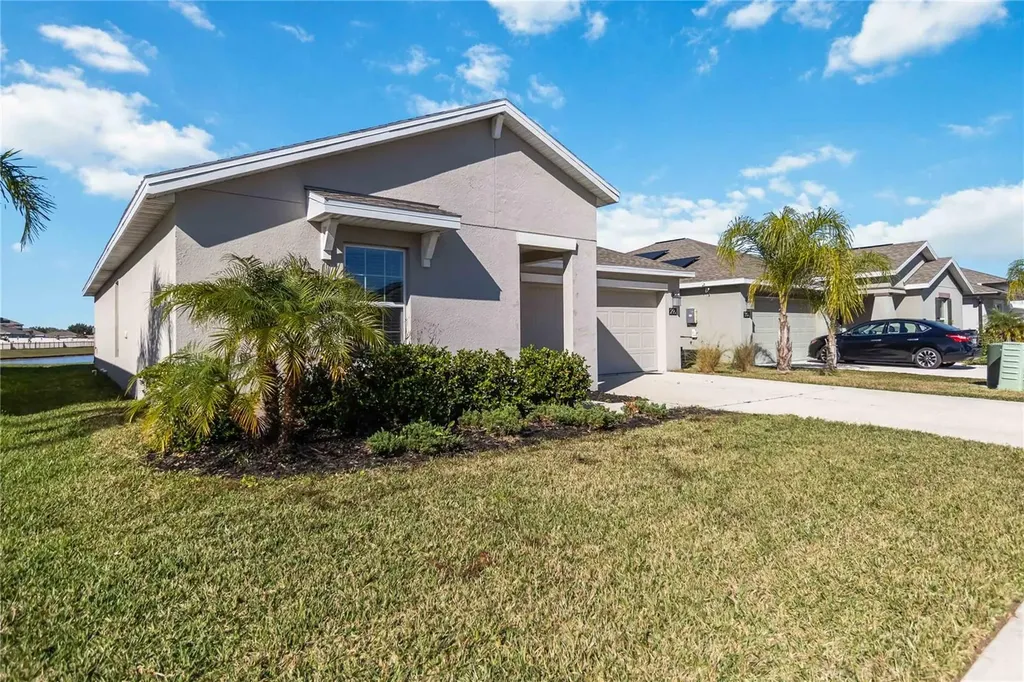 292 Pineywoods Street St Cloud FL 34772