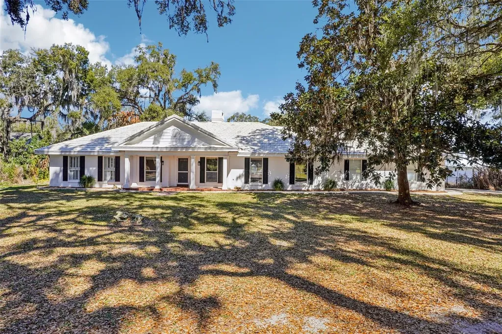 37048 County Road 452 Grand Island FL 32735