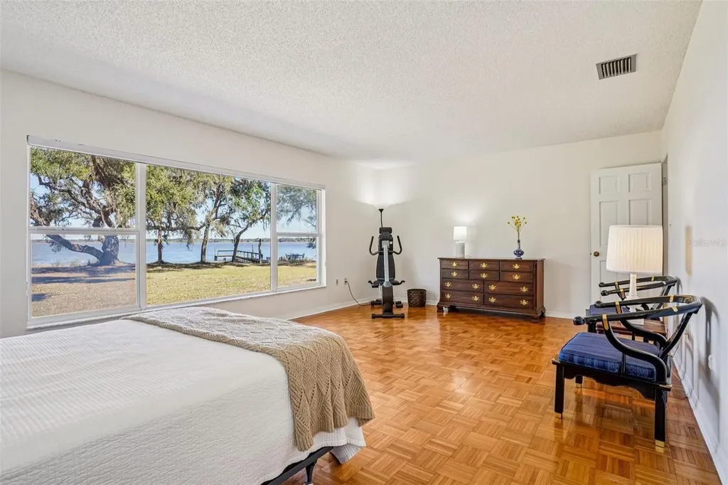 37048 County Road 452 Grand Island FL 32735