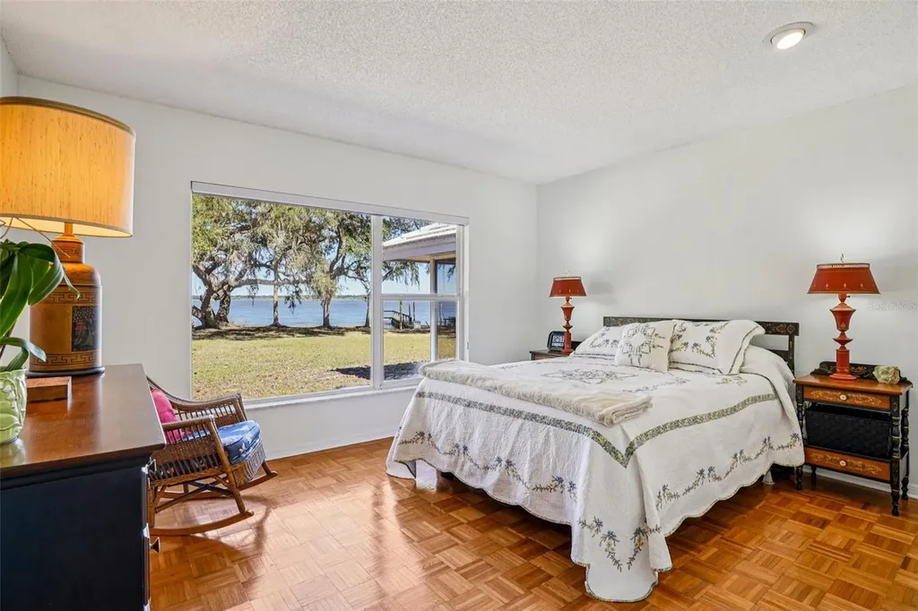 37048 County Road 452 Grand Island FL 32735