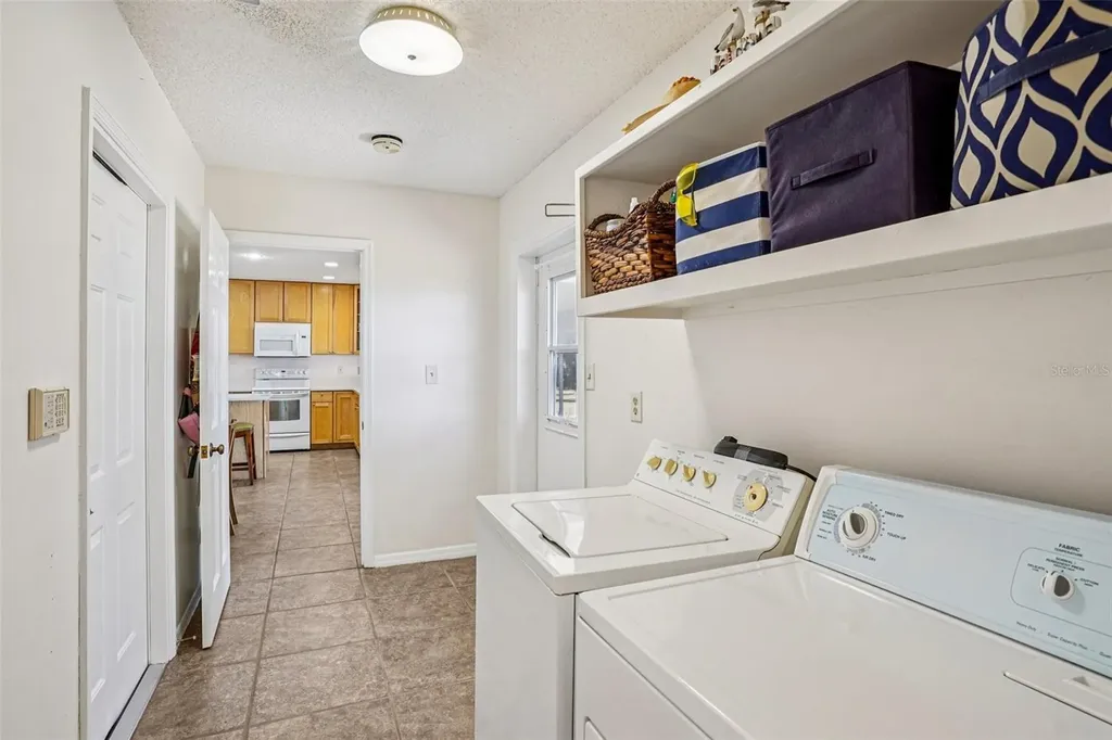 37048 County Road 452 Grand Island FL 32735