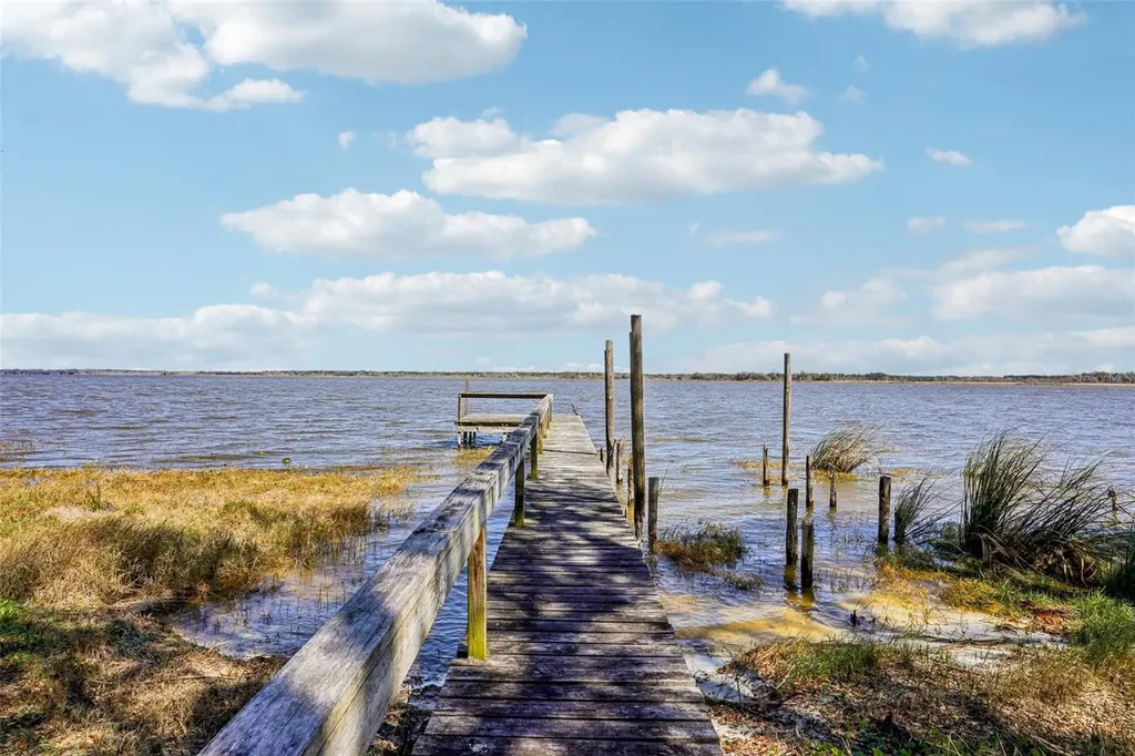 37048 County Road 452 Grand Island FL 32735