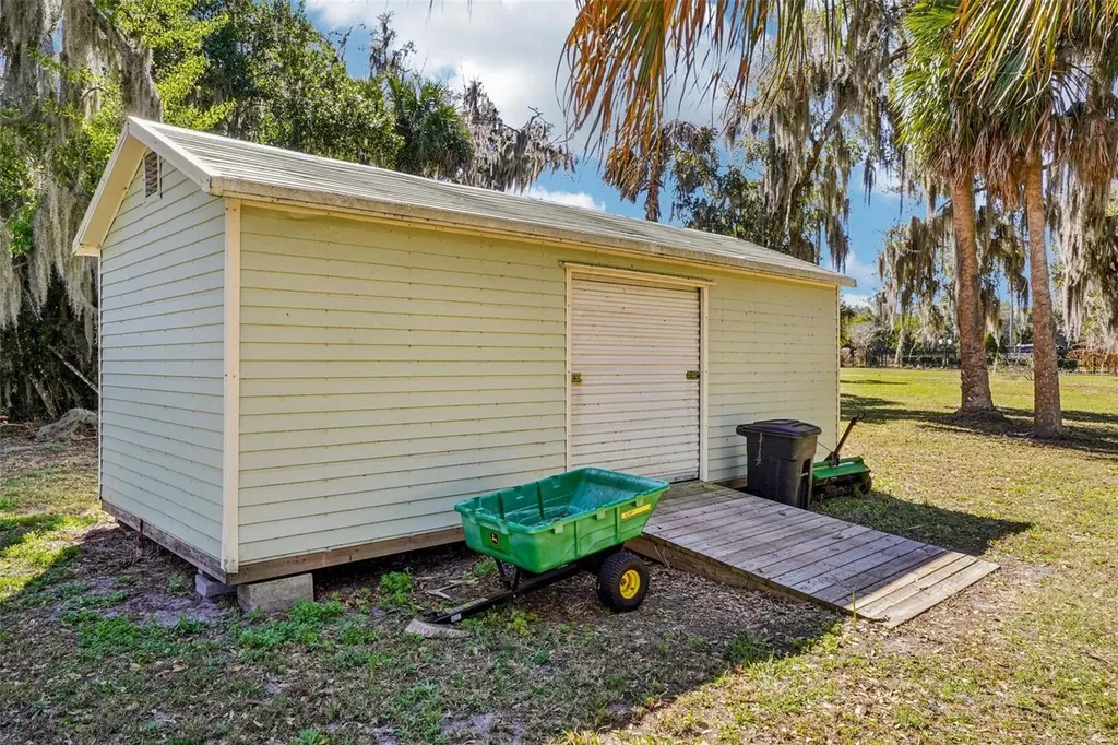 37048 County Road 452 Grand Island FL 32735