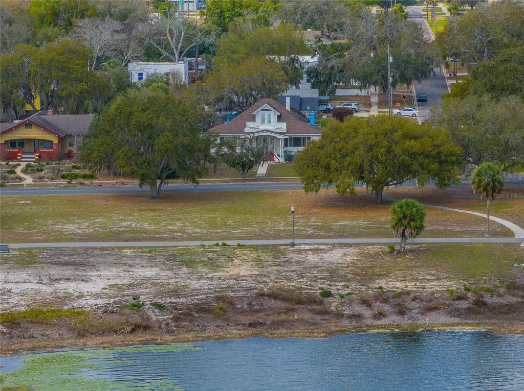 102 S Lakeshore Boulevard Lake Wales FL 33853