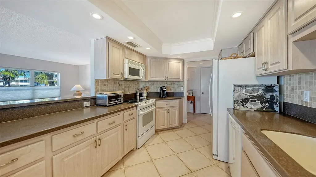 800 Benjamin Franklin Drive Sarasota FL 34236
