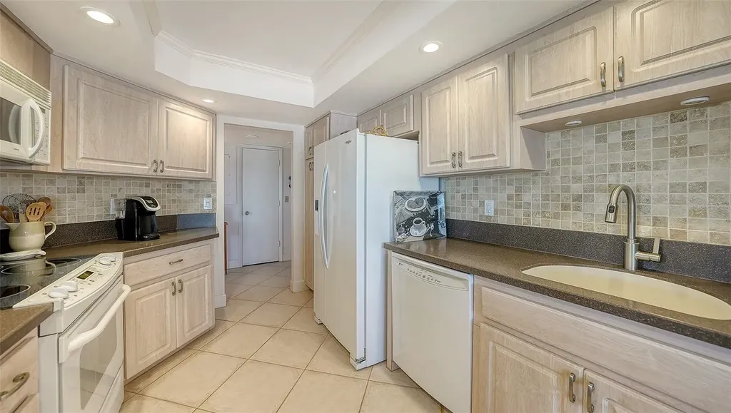 800 Benjamin Franklin Drive Sarasota FL 34236