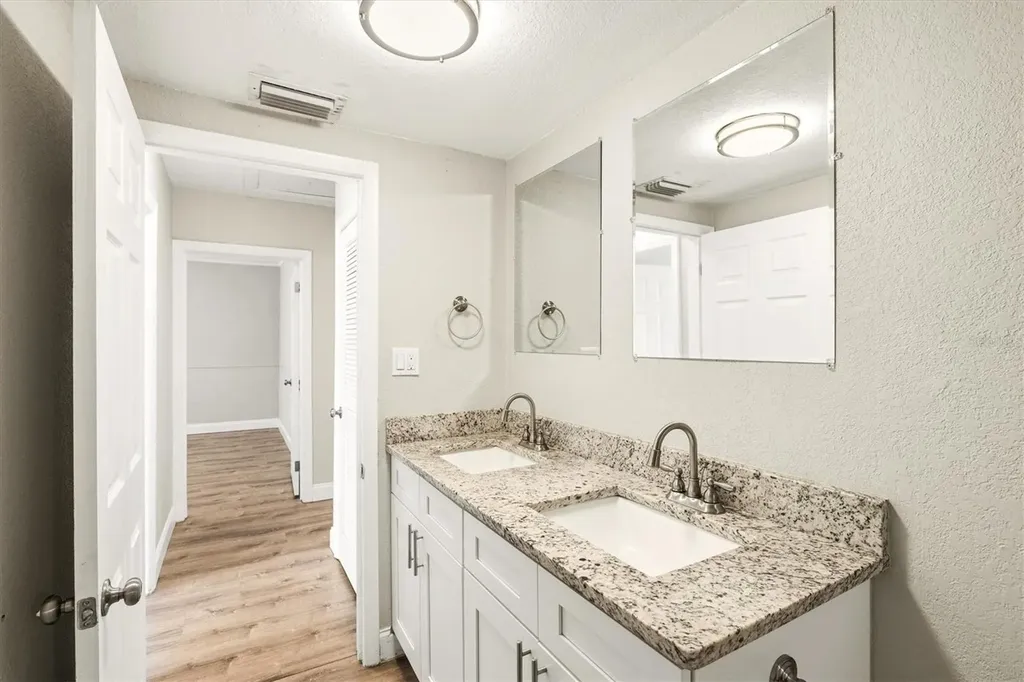 2586 Tami Sola Street Sarasota FL 34237