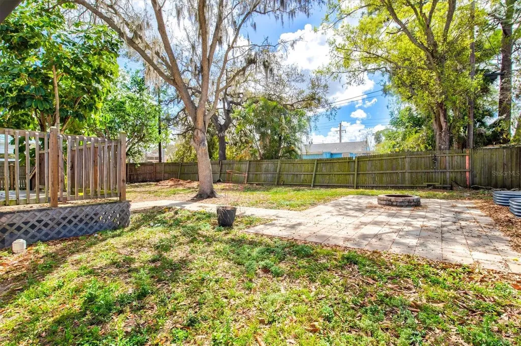 2586 Tami Sola Street Sarasota FL 34237