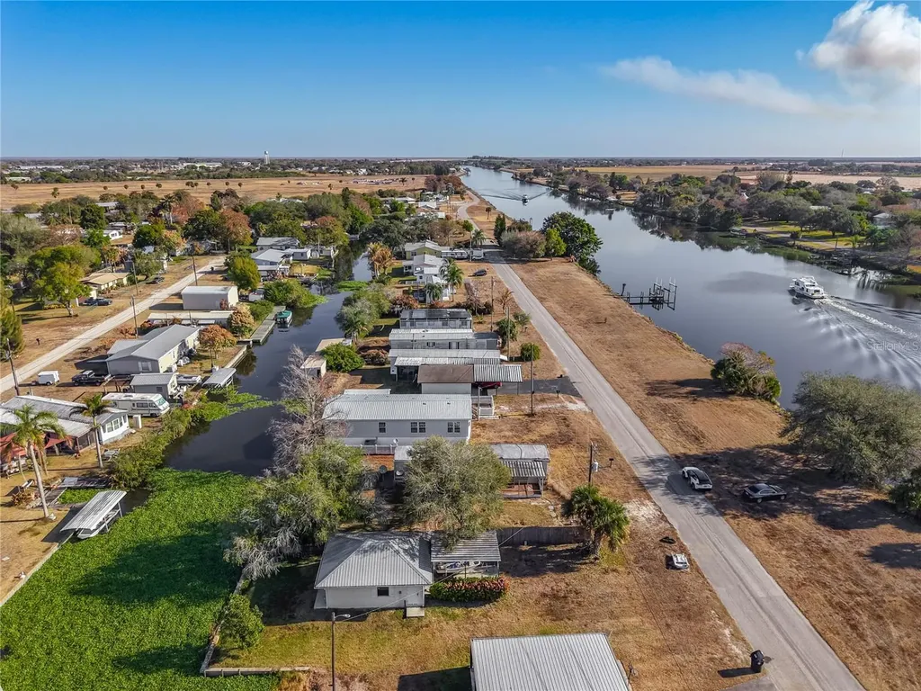 1824 Riverside Drive Moore Haven FL 33471