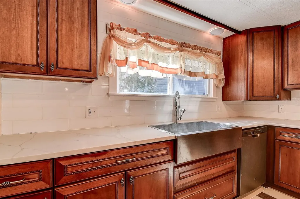 505 Riverview Lane Tarpon Springs FL 34689