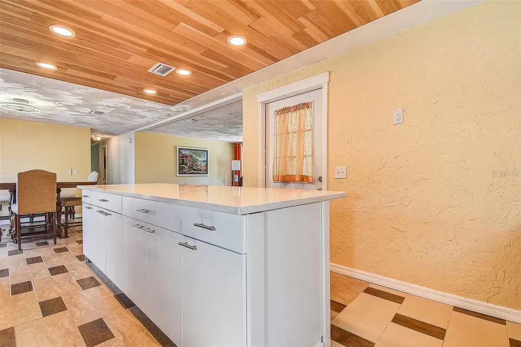 505 Riverview Lane Tarpon Springs FL 34689