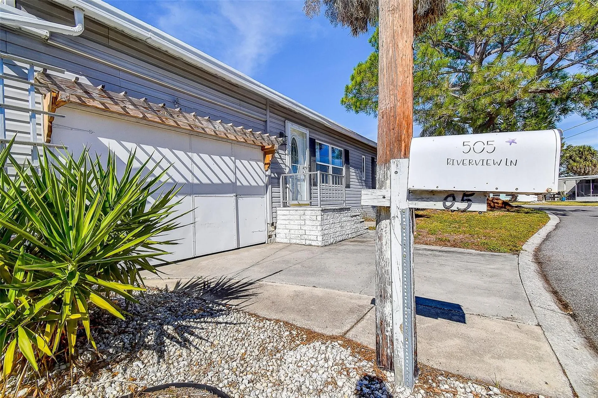 505 Riverview Lane Tarpon Springs FL 34689