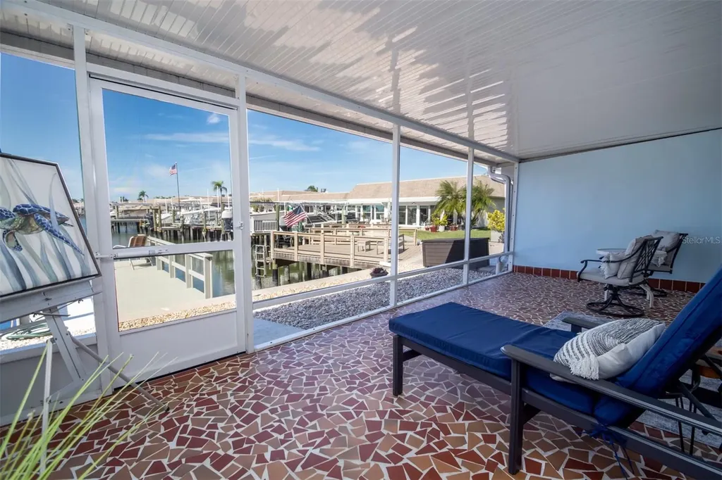 128 Boca Ciega Point Boulevard N St Petersburg FL 33708