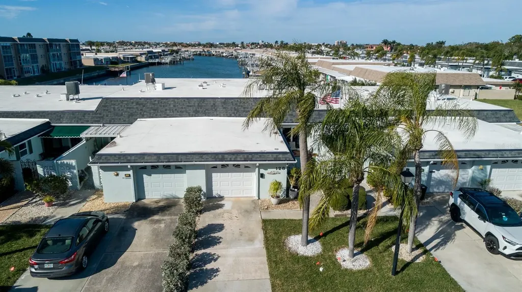 128 Boca Ciega Point Boulevard N St Petersburg FL 33708