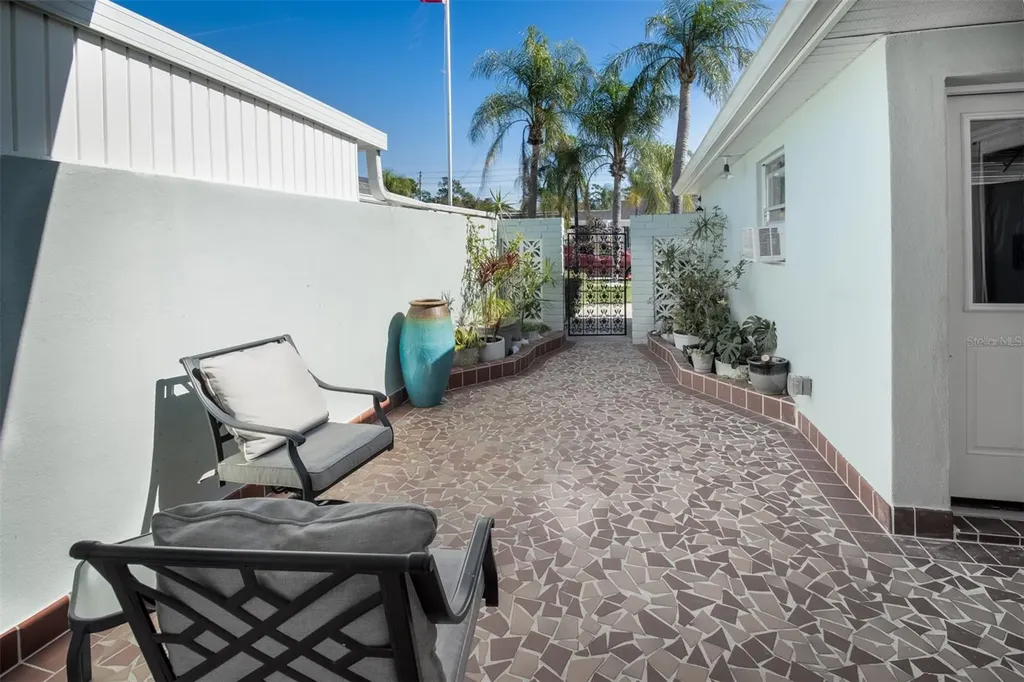 128 Boca Ciega Point Boulevard N St Petersburg FL 33708