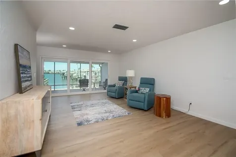128 Boca Ciega Point Boulevard N St Petersburg FL 33708