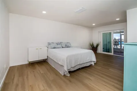 128 Boca Ciega Point Boulevard N St Petersburg FL 33708